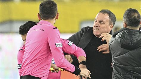 Turkey suspends all league games after club president punches referee at a top-flight match